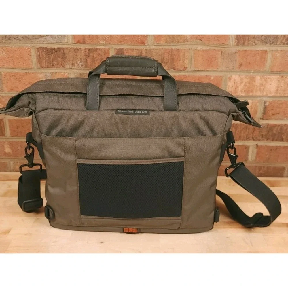 Lowepro‎ Professional Camera Shoulder Bag Classified 200 AW
